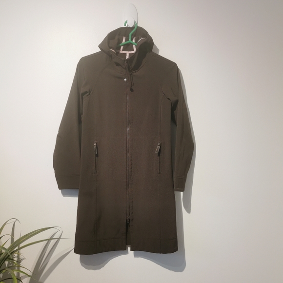 Like new Lululemon size 4 apres ski rainproof jacket - Picture 2 of 16
